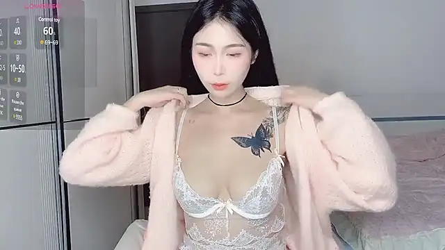 Snapshot of White-Star chatting on 12.17.24 White-Star online show from 12.17.24