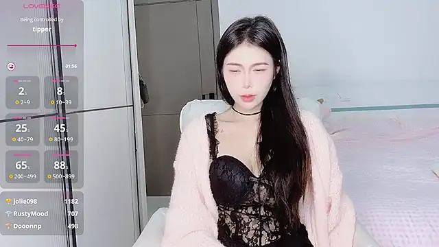 Snapshot of White-Star chatting on 12.22.24 White-Star online show from 12.22.24