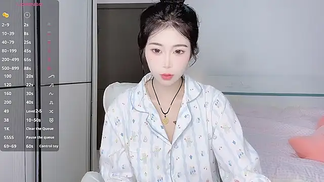 Snapshot of White-Star chatting on 01.01.25 White-Star online show from 01.01.25