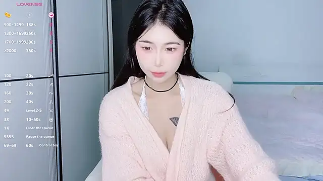 Snapshot of White-Star chatting on 01.05.25 White-Star online show from 01.05.25