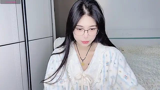 Snapshot of White-Star chatting on 01.14.25 White-Star online show from 01.14.25