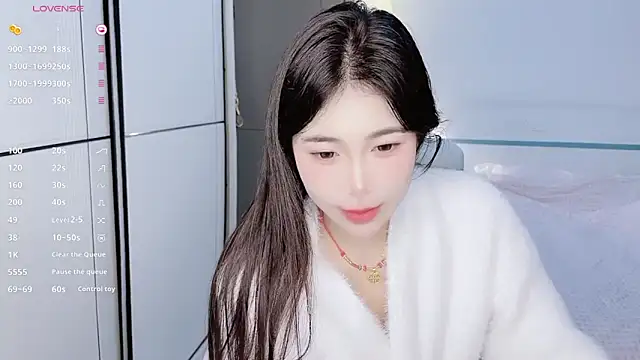 Snapshot of White-Star chatting on 02.06.25 White-Star online show from 02.06.25