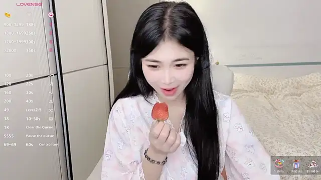 Snapshot of White-Star chatting on 03.11.25 White-Star online show from 03.11.25