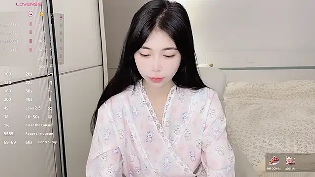 Snapshot of White-Star chatting on 03.17.25 White-Star online show from 03.17.25