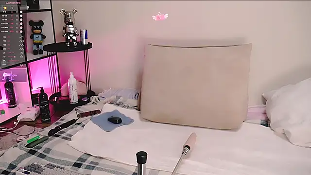 Snapshot of viamoon chatting on 02.18.26 viamoon online show from 02.18.26