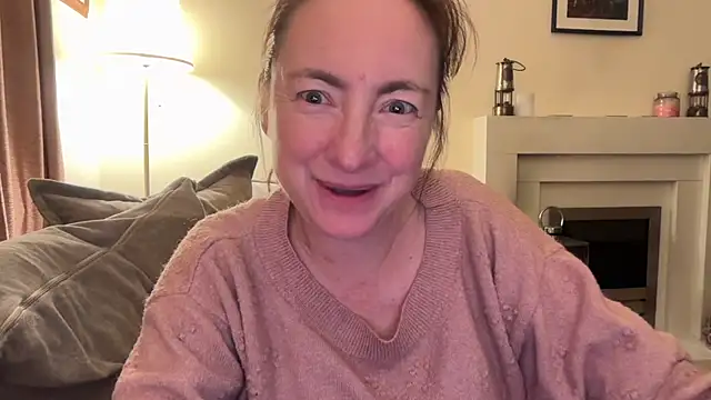 Snapshot of LouiseTswing chatting on 12.03.24 LouiseTswing online show from 12.03.24