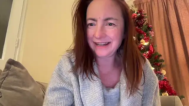 Snapshot of LouiseTswing chatting on 12.19.24 LouiseTswing online show from 12.19.24