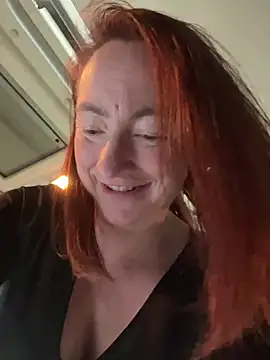 Snapshot of LouiseTswing chatting on 12.21.24 LouiseTswing online show from 12.21.24