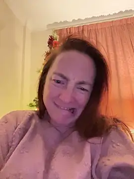 Snapshot of LouiseTswing chatting on 12.30.24 LouiseTswing online show from 12.30.24