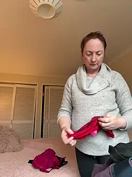 Snapshot of LouiseTswing chatting on 02.23.25 LouiseTswing online show from 02.23.25