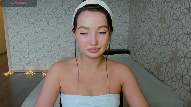 Snapshot of Lissa_Cristal chatting on 05.17.26 Lissa Cristal online show from 05.17.26