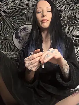 Snapshot of MissMidnightUK chatting on 02.05.26 MissMidnightUK online show from 02.05.26