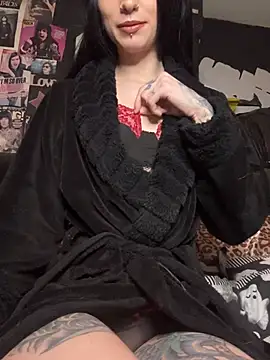 Snapshot of MissMidnightUK chatting on 02.13.26 MissMidnightUK online show from 02.13.26