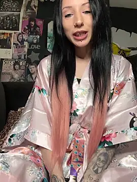 Snapshot of MissMidnightUK chatting on 02.21.26 MissMidnightUK online show from 02.21.26