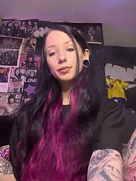 Snapshot of MissMidnightUK chatting on 02.26.26 MissMidnightUK online show from 02.26.26