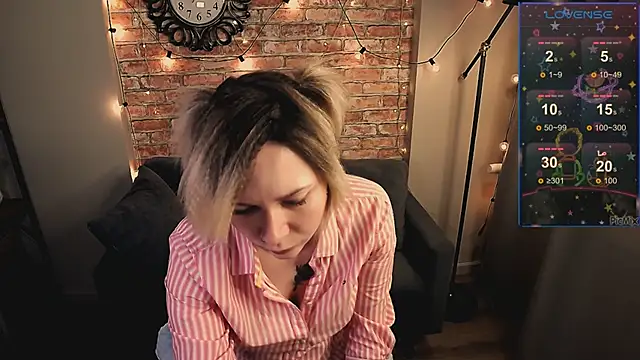 Snapshot of Ozalin_Green chatting on 02.01.25 Ozalin Green online show from 02.01.25