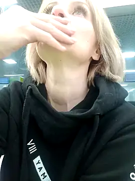 Snapshot of Milen_Milf chatting on 12.13.24 Milen Milf online show from 12.13.24