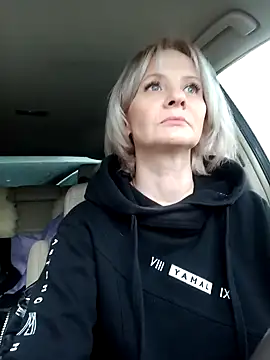 Snapshot of Milen_Milf chatting on 12.23.24 Milen Milf online show from 12.23.24