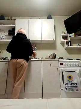 Snapshot of Milen_Milf chatting on 12.29.24 Milen Milf online show from 12.29.24