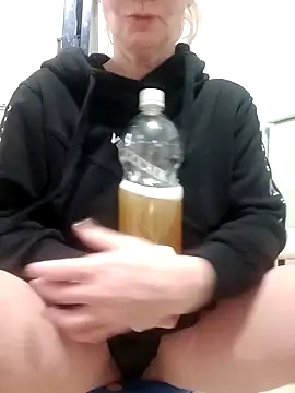 Snapshot of Milen_Milf chatting on 01.24.25 Milen Milf online show from 01.24.25