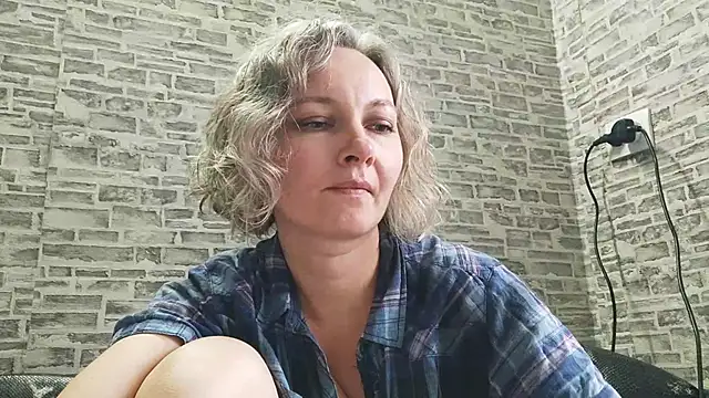 Snapshot of EdithManning chatting on 01.13.25 EdithManning online show from 01.13.25