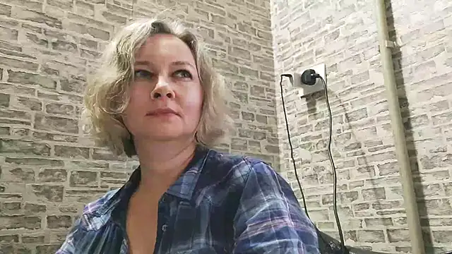 Snapshot of EdithManning chatting on 01.14.25 EdithManning online show from 01.14.25