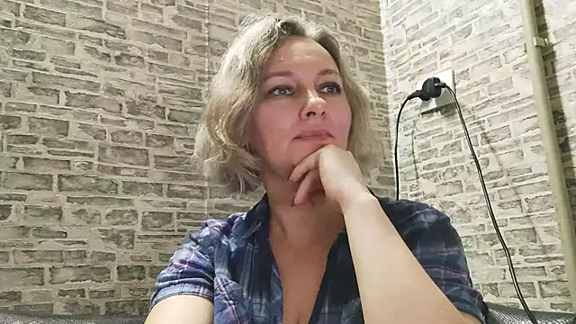 Snapshot of EdithManning chatting on 01.14.25 EdithManning online show from 01.14.25