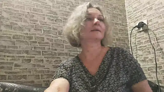 Snapshot of EdithManning chatting on 01.17.25 EdithManning online show from 01.17.25