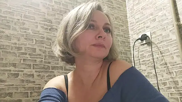 Snapshot of EdithManning chatting on 02.07.25 EdithManning online show from 02.07.25