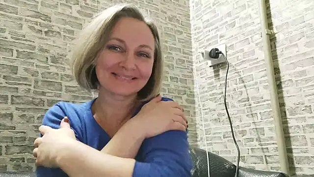 Snapshot of EdithManning chatting on 02.11.25 EdithManning online show from 02.11.25