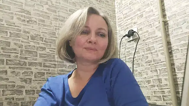 Snapshot of EdithManning chatting on 02.11.25 EdithManning online show from 02.11.25