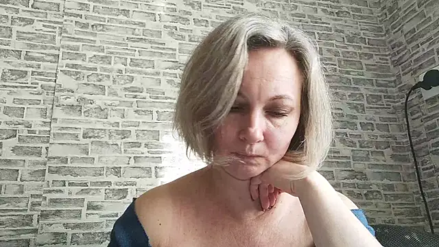 Snapshot of EdithManning chatting on 02.17.25 EdithManning online show from 02.17.25