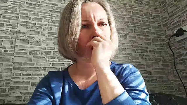 Snapshot of EdithManning chatting on 02.26.25 EdithManning online show from 02.26.25