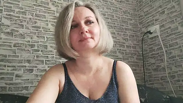 Snapshot of EdithManning chatting on 03.03.25 EdithManning online show from 03.03.25