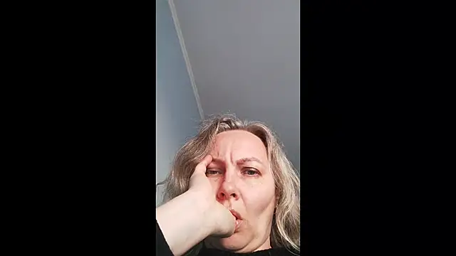 Snapshot of EdithManning chatting on 04.30.26 EdithManning online show from 04.30.26