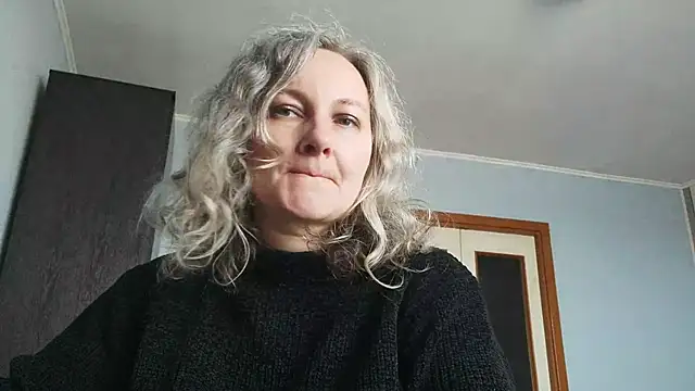Snapshot of EdithManning chatting on 05.03.26 EdithManning online show from 05.03.26