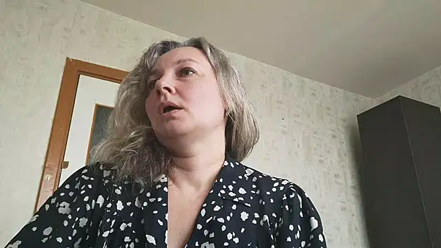 Snapshot of EdithManning chatting on 05.08.26 EdithManning online show from 05.08.26