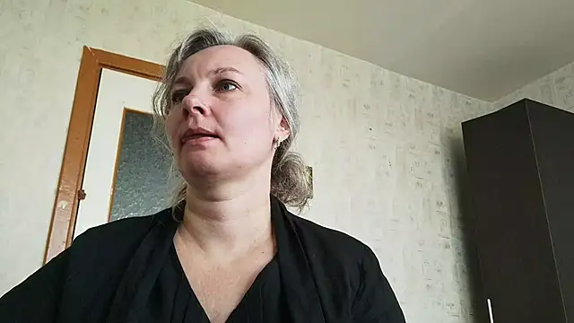 Snapshot of EdithManning chatting on 05.11.26 EdithManning online show from 05.11.26