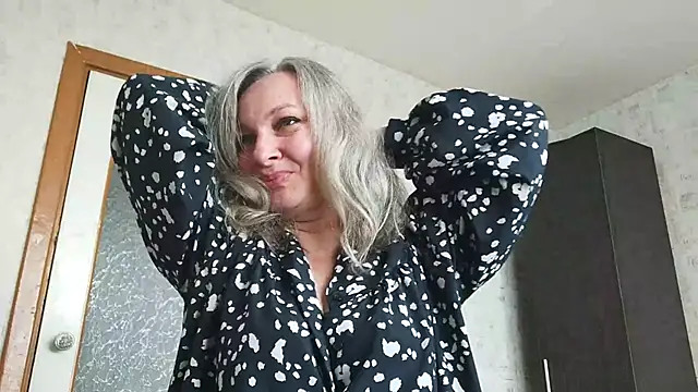 Snapshot of EdithManning chatting on 05.21.26 EdithManning online show from 05.21.26