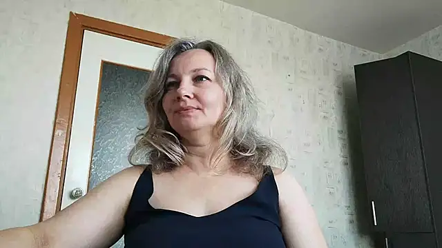 Snapshot of EdithManning chatting on 05.24.26 EdithManning online show from 05.24.26