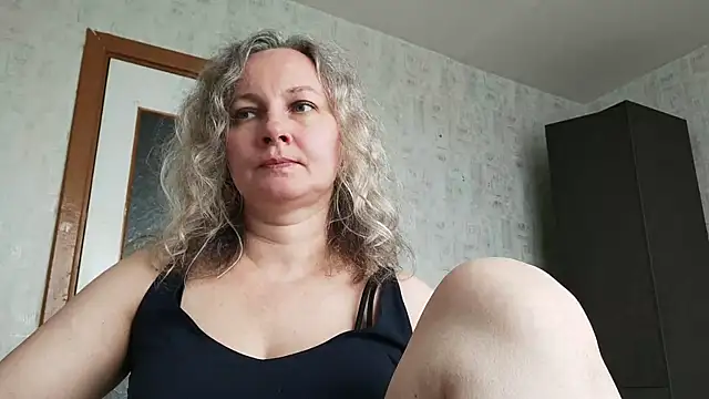 Snapshot of EdithManning chatting on 06.08.26 EdithManning online show from 06.08.26