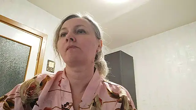 Snapshot of EdithManning chatting on 06.15.26 EdithManning online show from 06.15.26