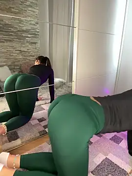 Snapshot of LeonieLindner chatting on 01.12.25 LeonieLindner online show from 01.12.25