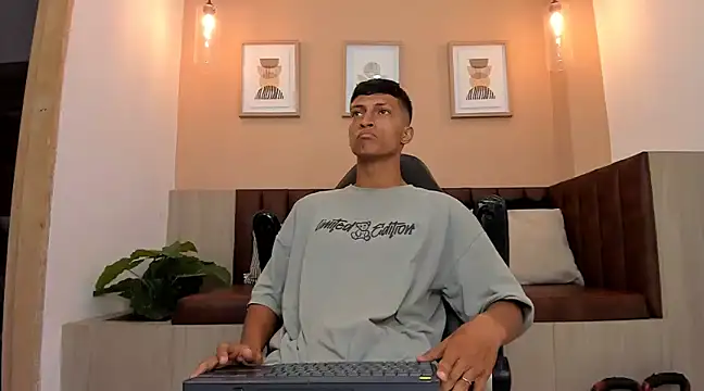 wolf james123 online show from 02.03.25