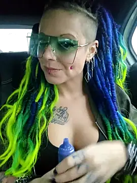 Snapshot of EdgesOfReality chatting on 11.04.25 EdgesOfReality online show from 11.04.25