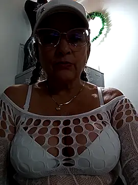 Snapshot of miisevvie_ chatting on 02.22.25 miisevvie  online show from 02.22.25