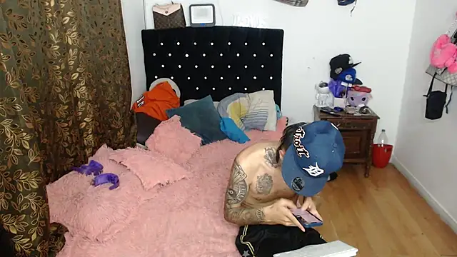 Snapshot of Kitty_and_jake chatting on 03.19.25 Kitty and jake online show from 03.19.25