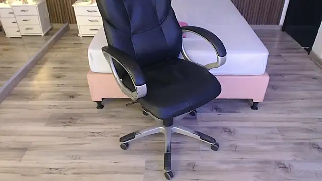 Snapshot of Sam_mansson66 chatting on 10.17.25 Sam mansson66 online show from 10.17.25