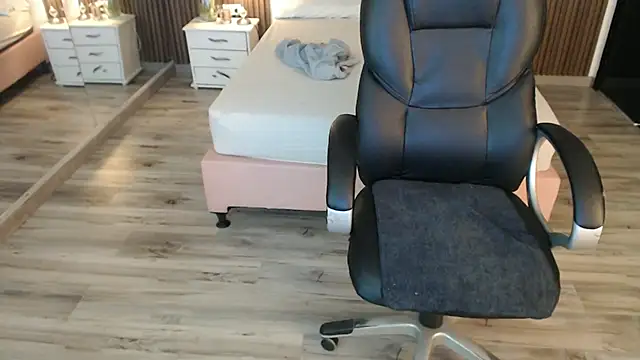 Snapshot of Sam_mansson66 chatting on 10.24.25 Sam mansson66 online show from 10.24.25