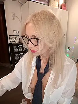 Mila Lovi online show from 02.13.26